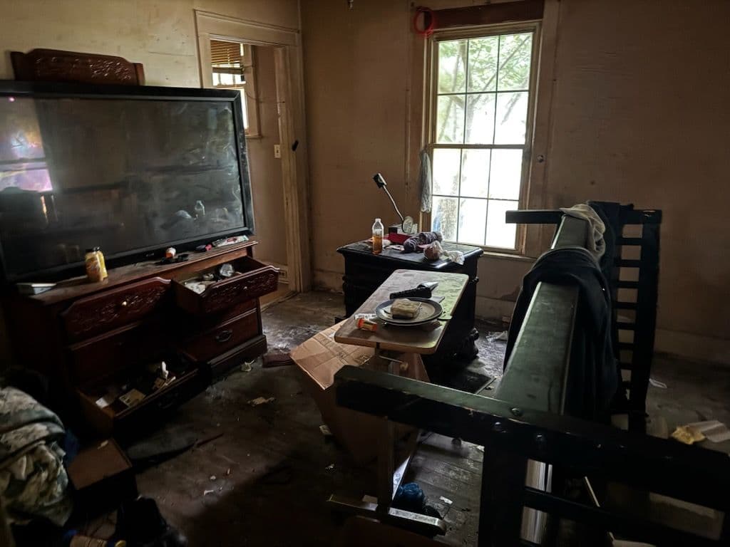 Gallery photos for Transform Your Home with Full Cleanout Services: Image #1