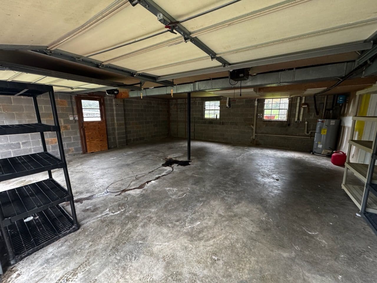Gallery photos for Expert Garage Cleanout Services for a Clutter-Free Home: Image #1